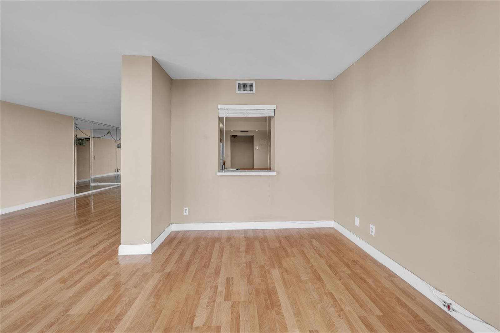 1000 Parkview Drive 925 photo 4