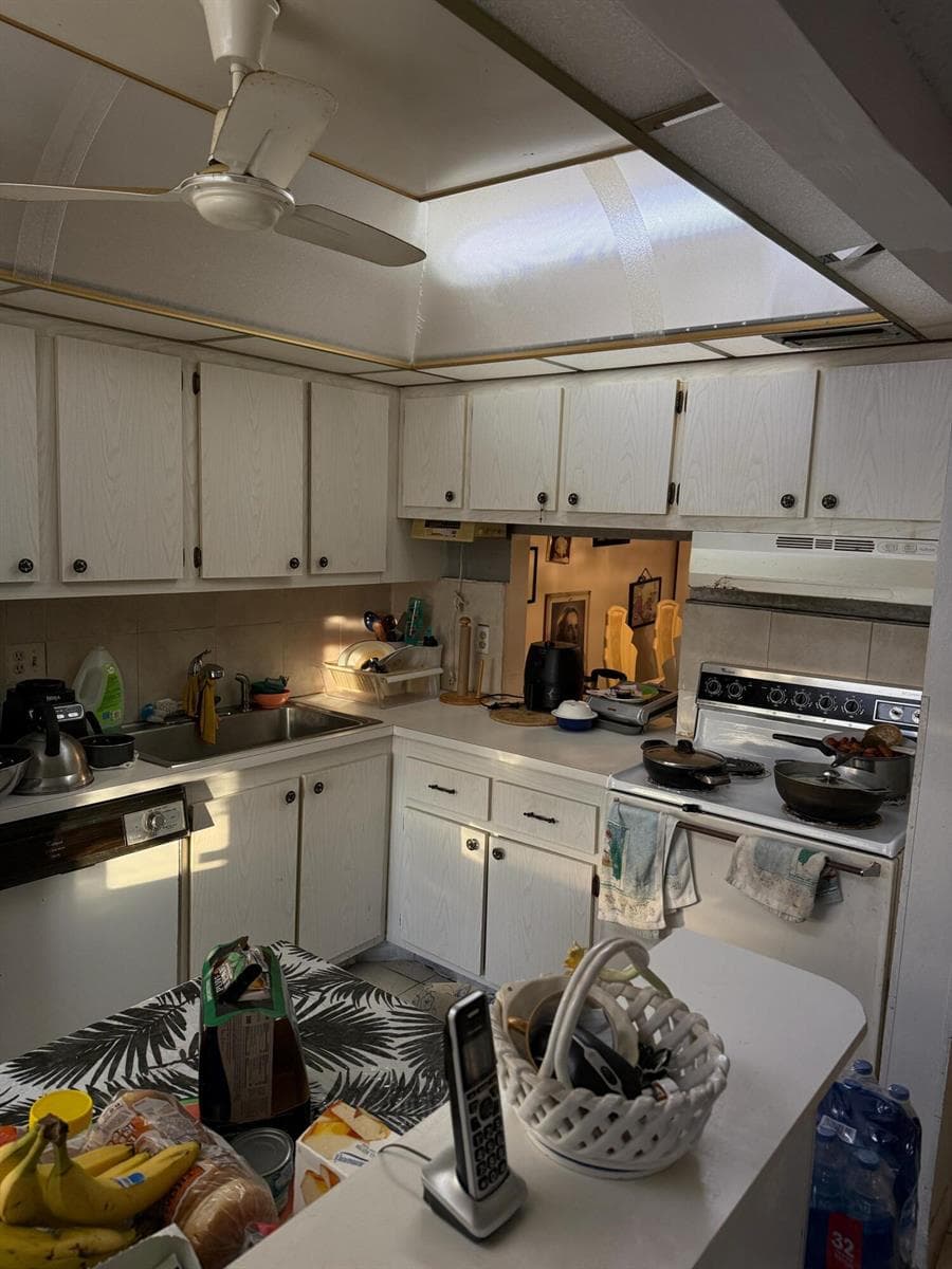 130 Lake Meryl Drive 126 photo 4