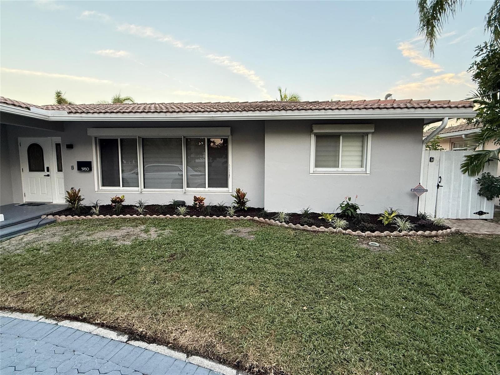 5950 NE 28th Avenue photo 3