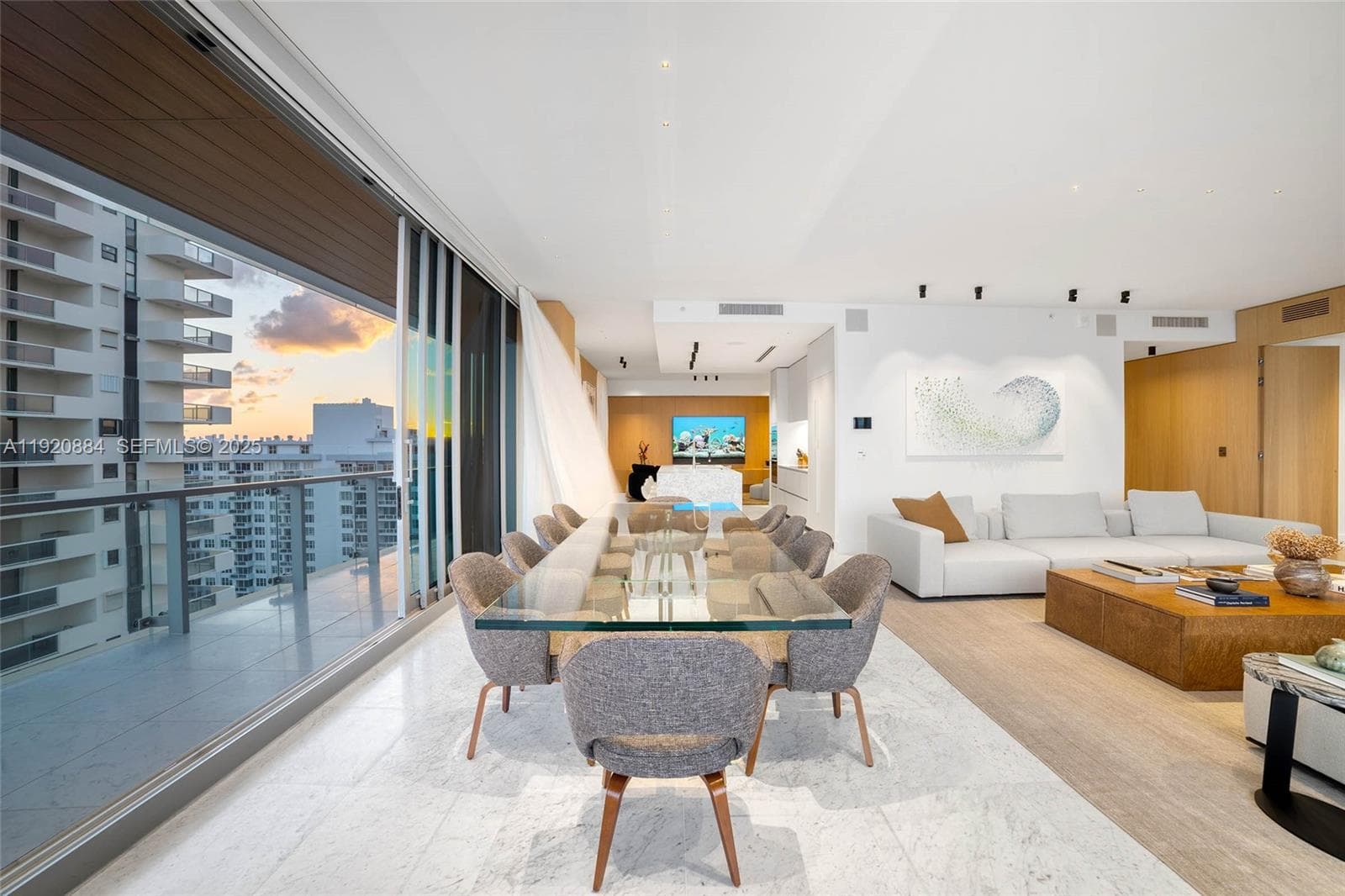 5775 Collins Ave 1501 photo 4
