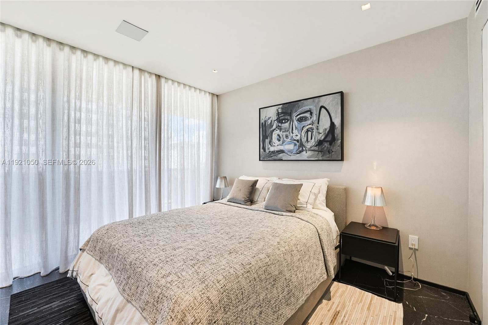 5875 Collins Ave 902 photo 16