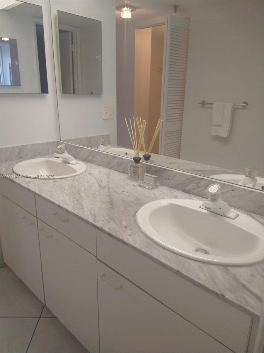 9341 Collins Ave 303 photo 9