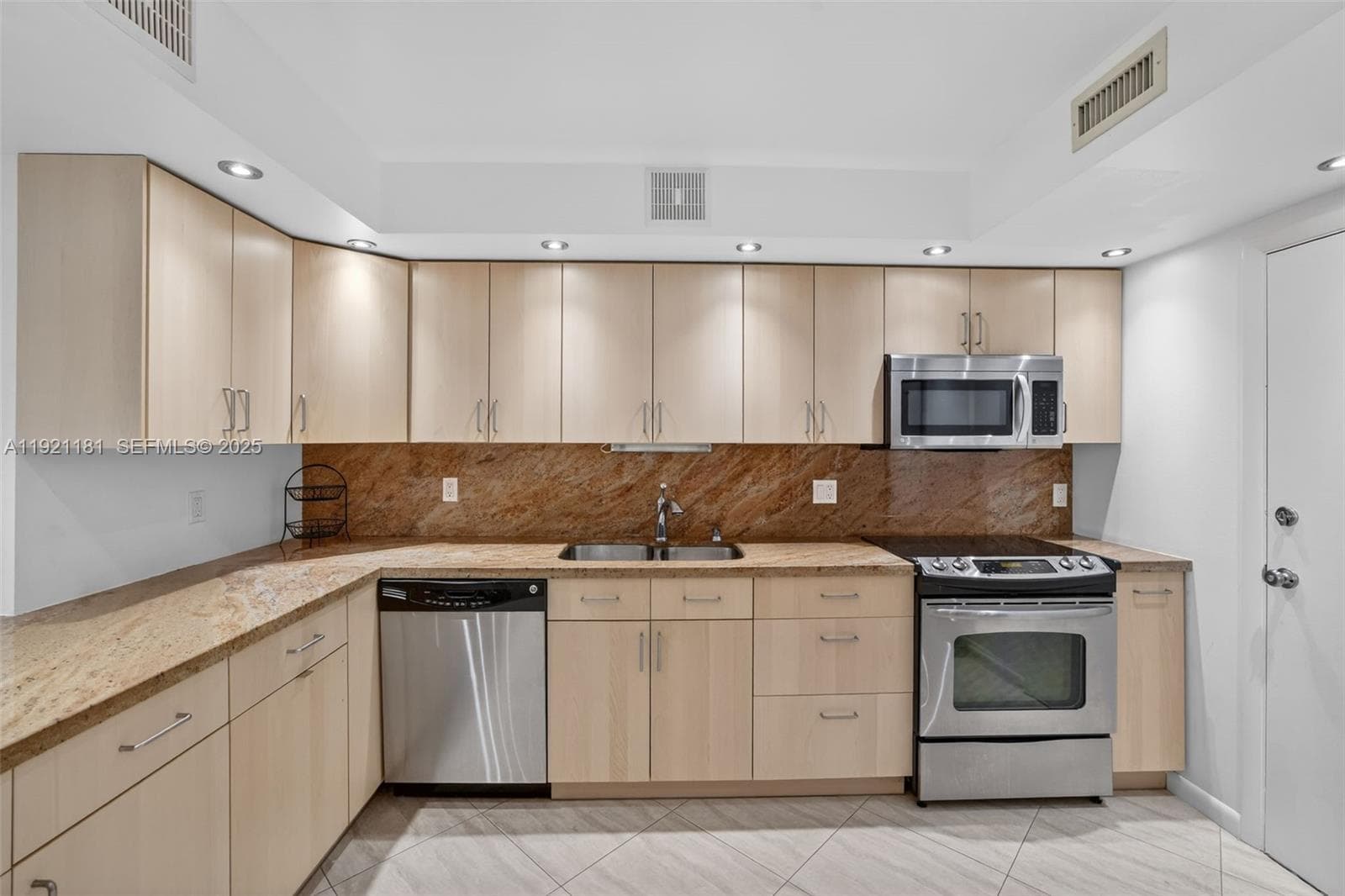 200 Diplomat Pkwy 531 photo 12