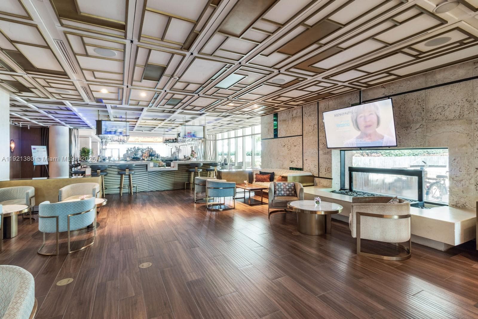 6801 Collins Ave 320 photo 3