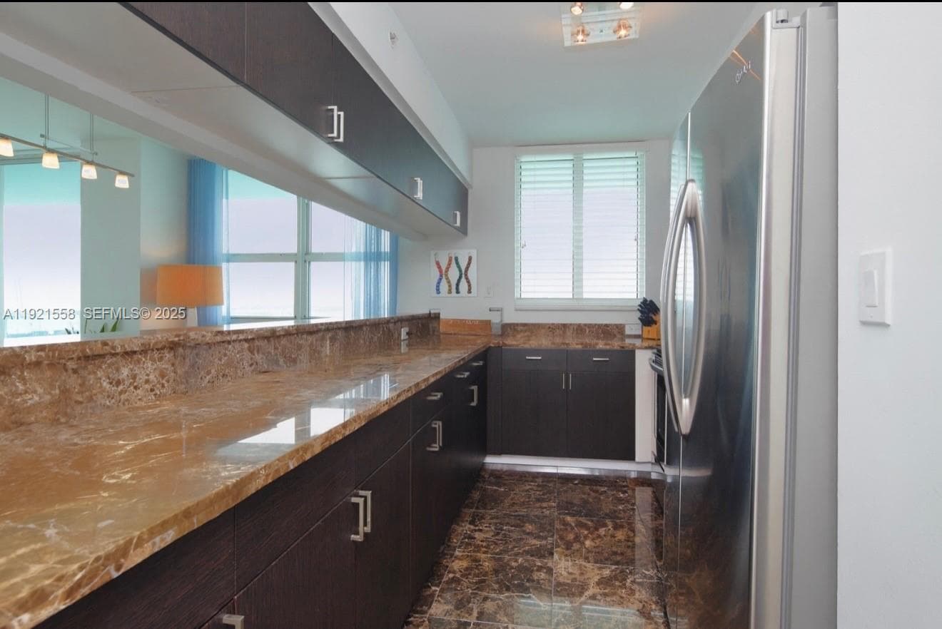 650 West Ave 2801 photo 7
