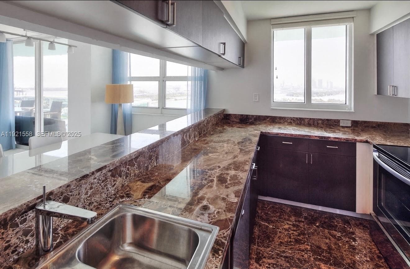 650 West Ave 2801 photo 8