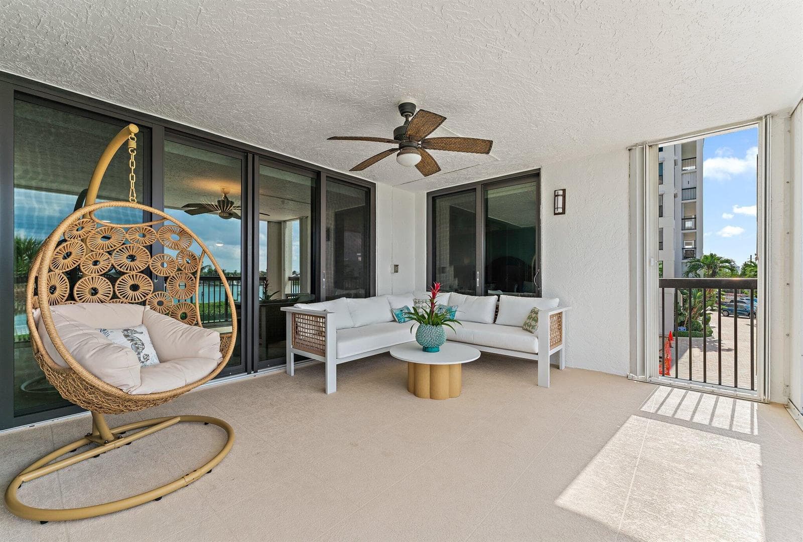 19670 Beach Road B303 photo 22