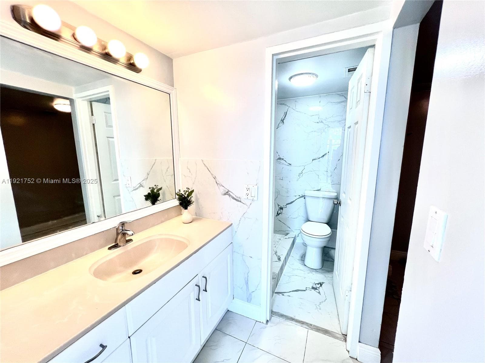 3660 166th St 505 photo 12