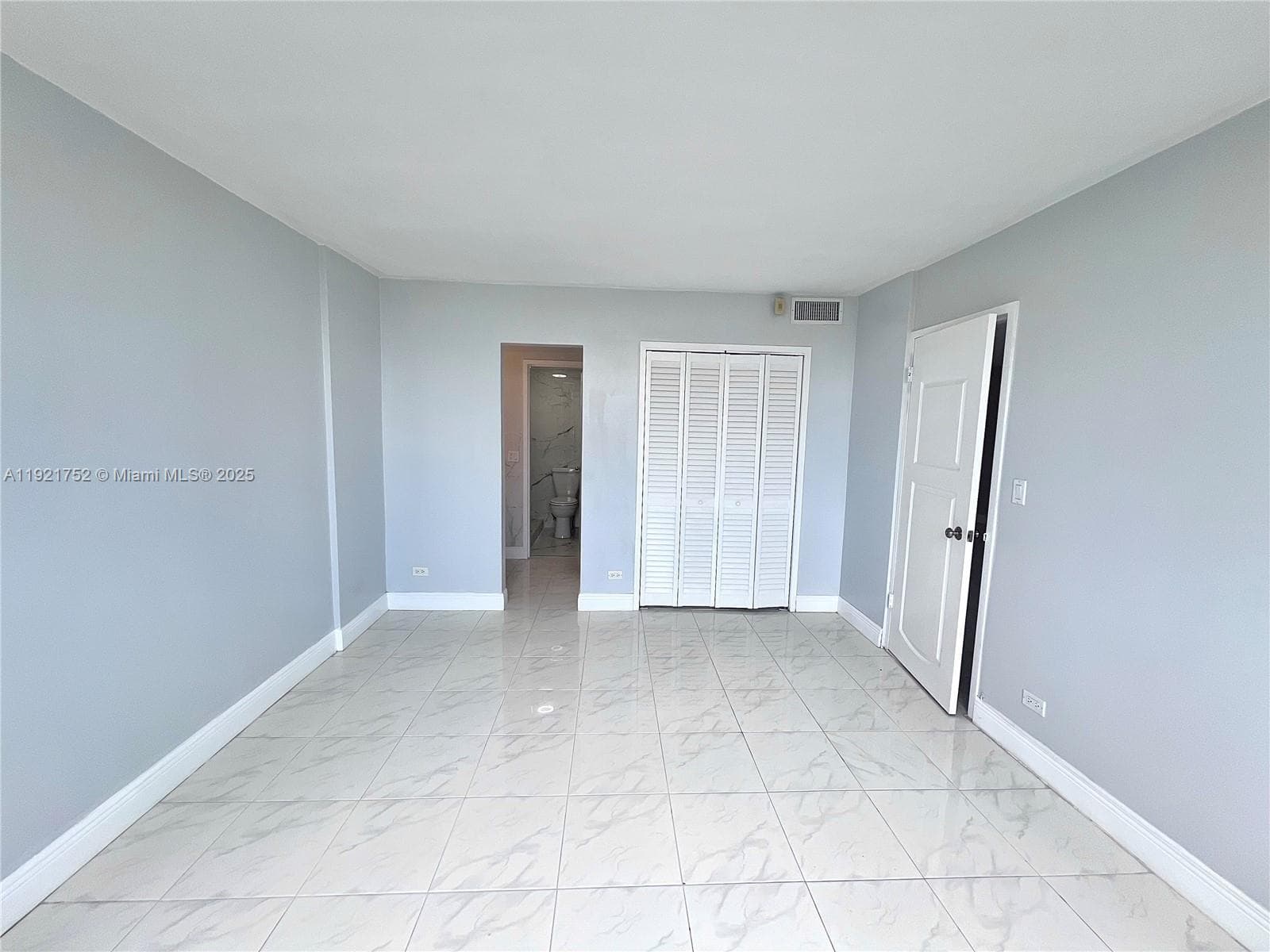 3660 166th St 505 photo 10