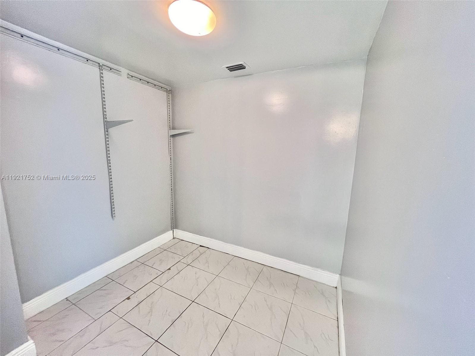 3660 166th St 505 photo 15