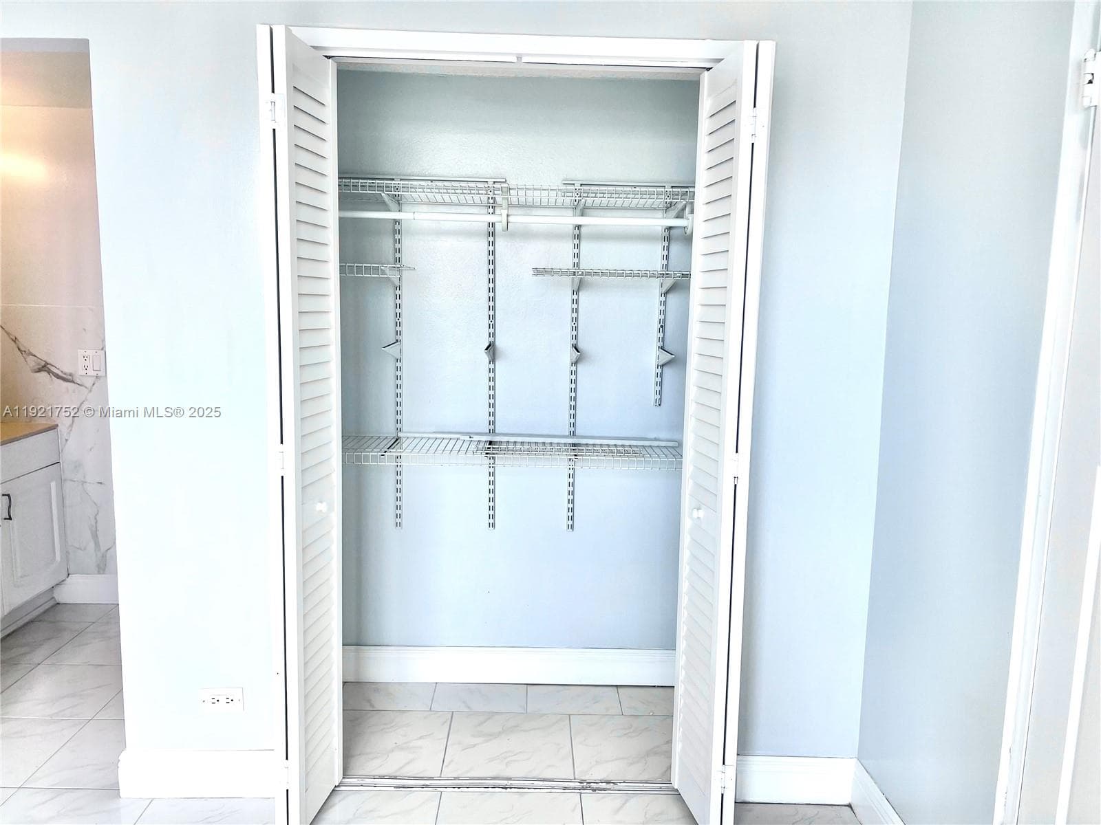 3660 166th St 505 photo 11