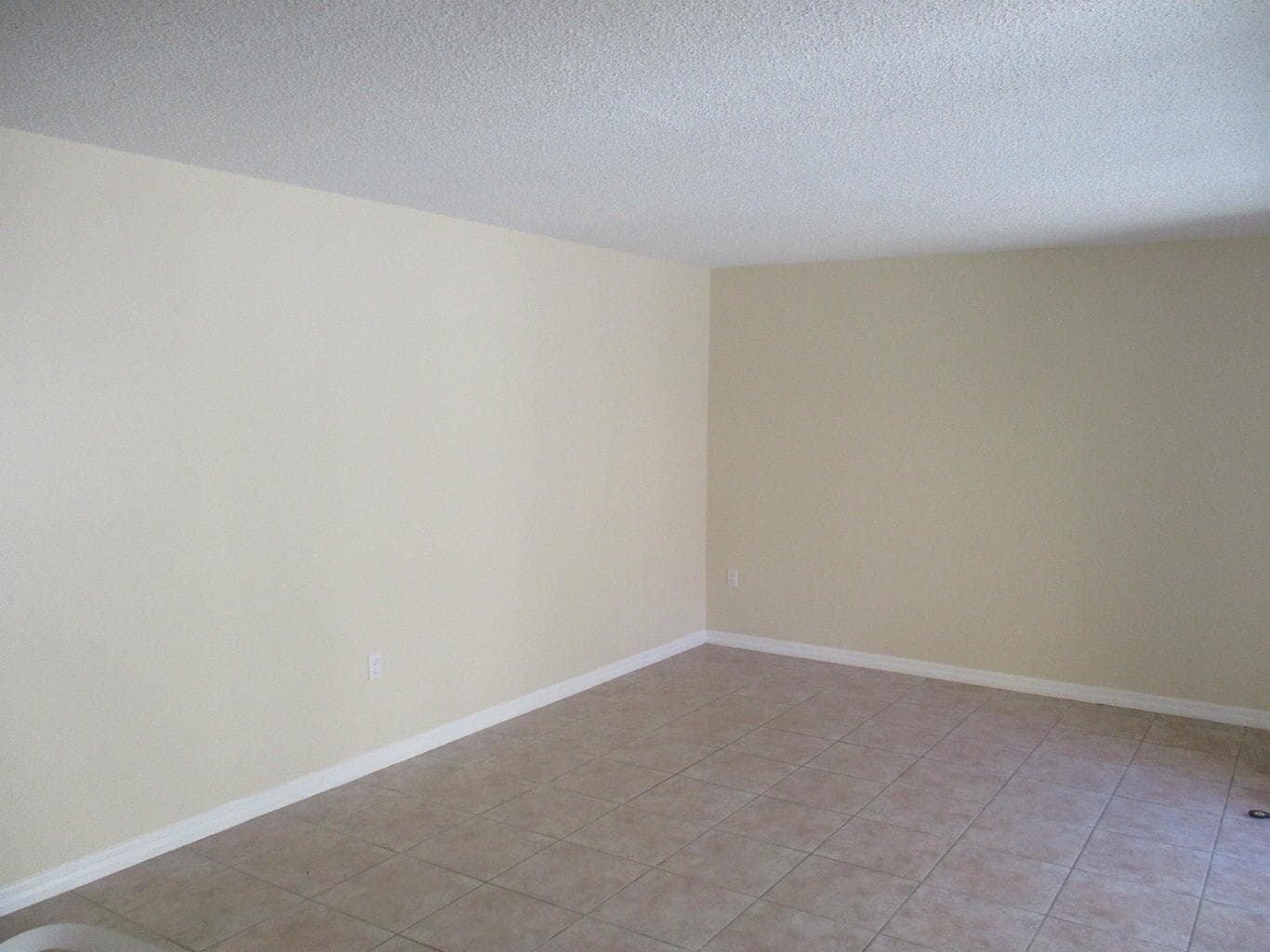 825 Center Street 3c photo 3