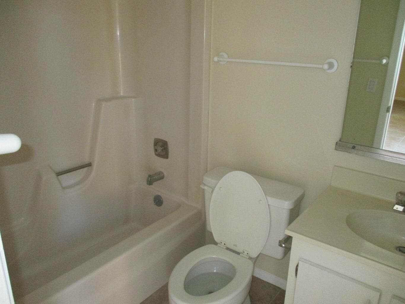 825 Center Street 3c photo 5