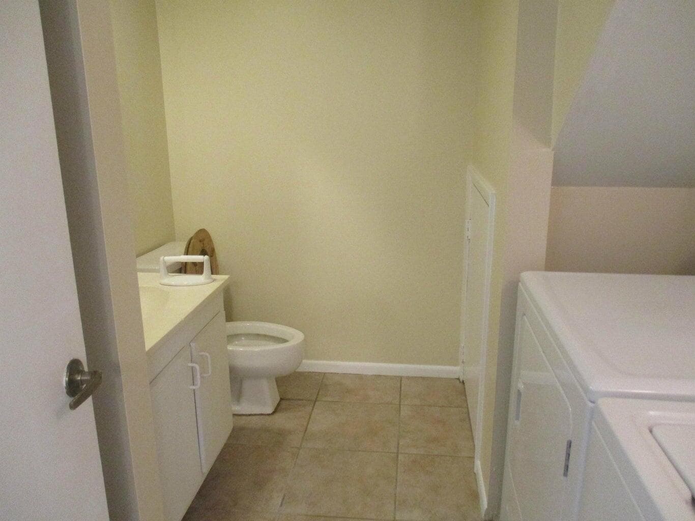 825 Center Street 3c photo 4