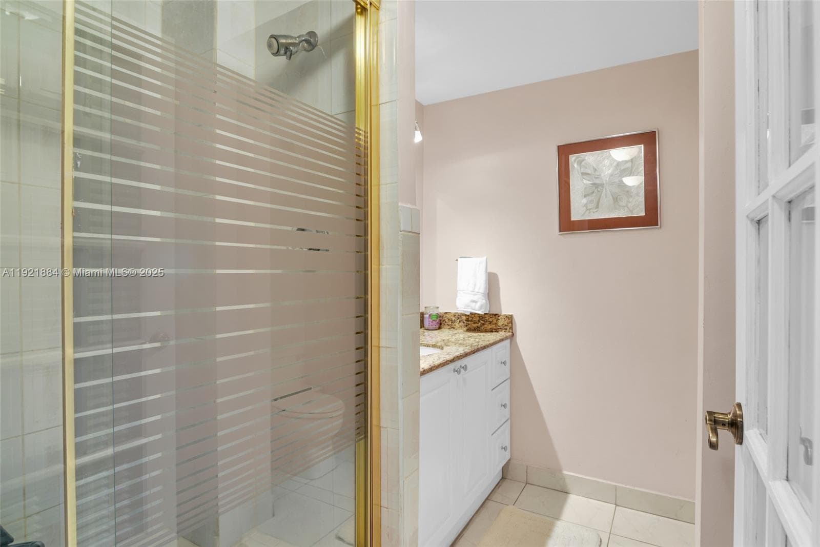 2500 Parkview Dr 2411 photo 12
