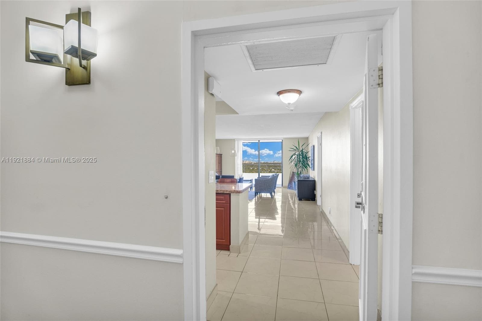 2500 Parkview Dr 2411 photo 3