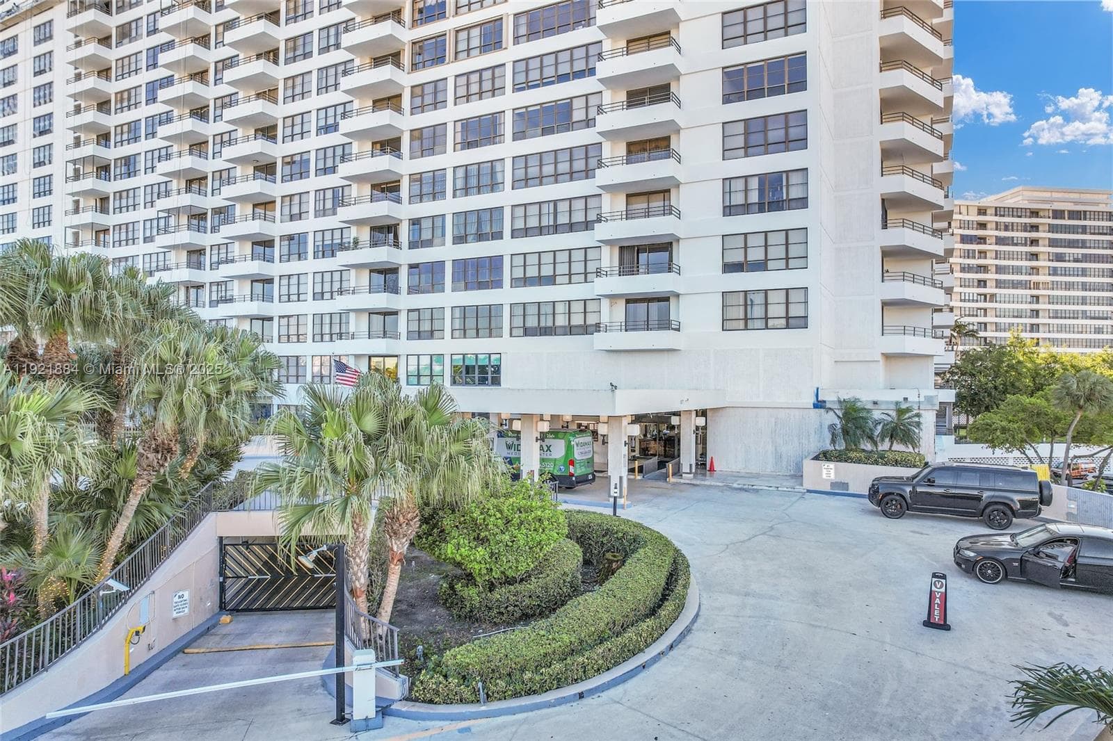 2500 Parkview Dr 2411 photo 1