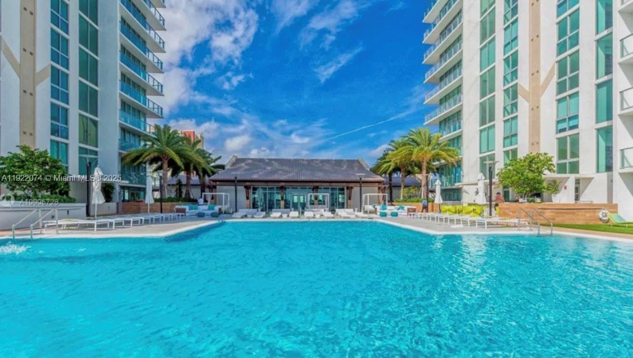 330 Sunny Isles Blvd 5-2002 photo 4