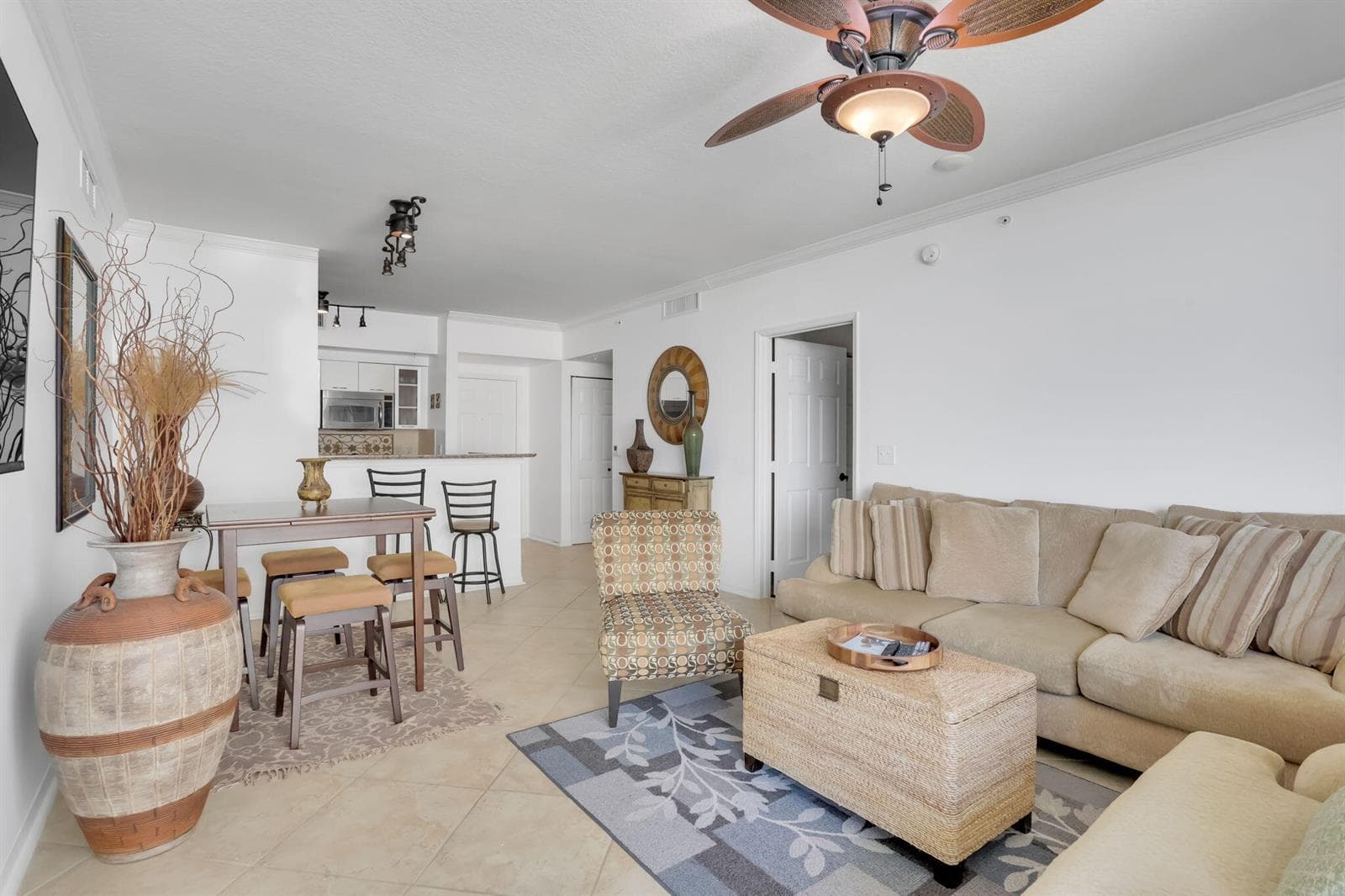 625 Casa Loma Boulevard 1103 photo 3