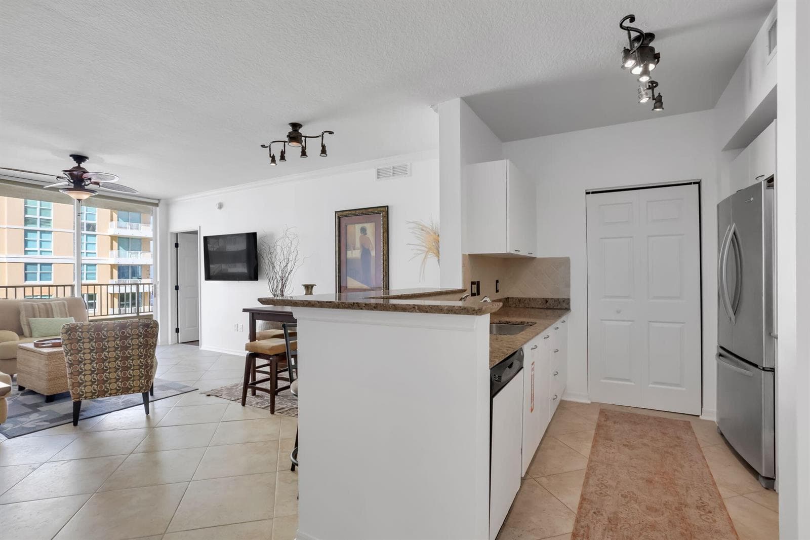 625 Casa Loma Boulevard 1103 photo 4