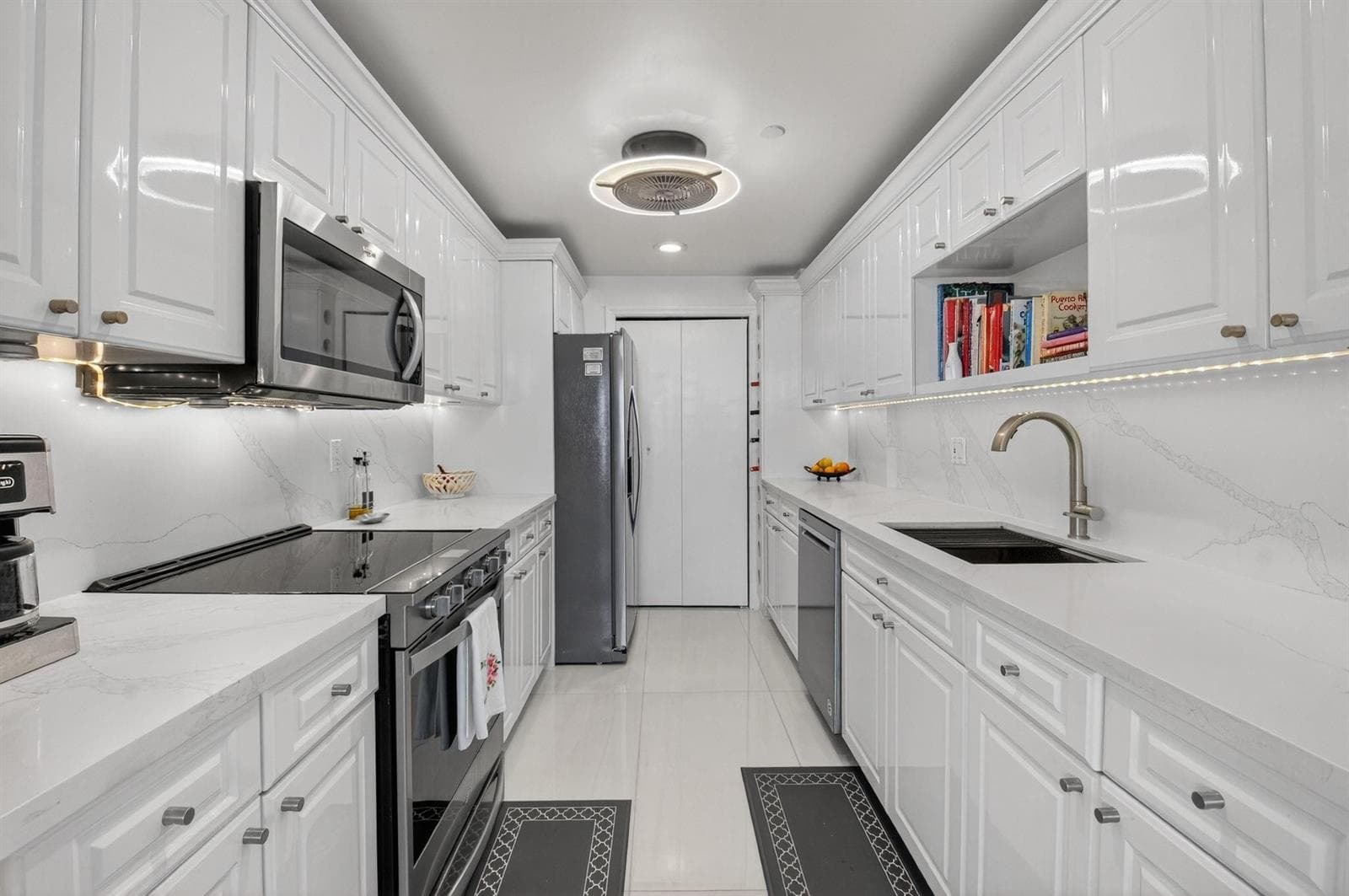 899 Jeffery Street 710 photo 12