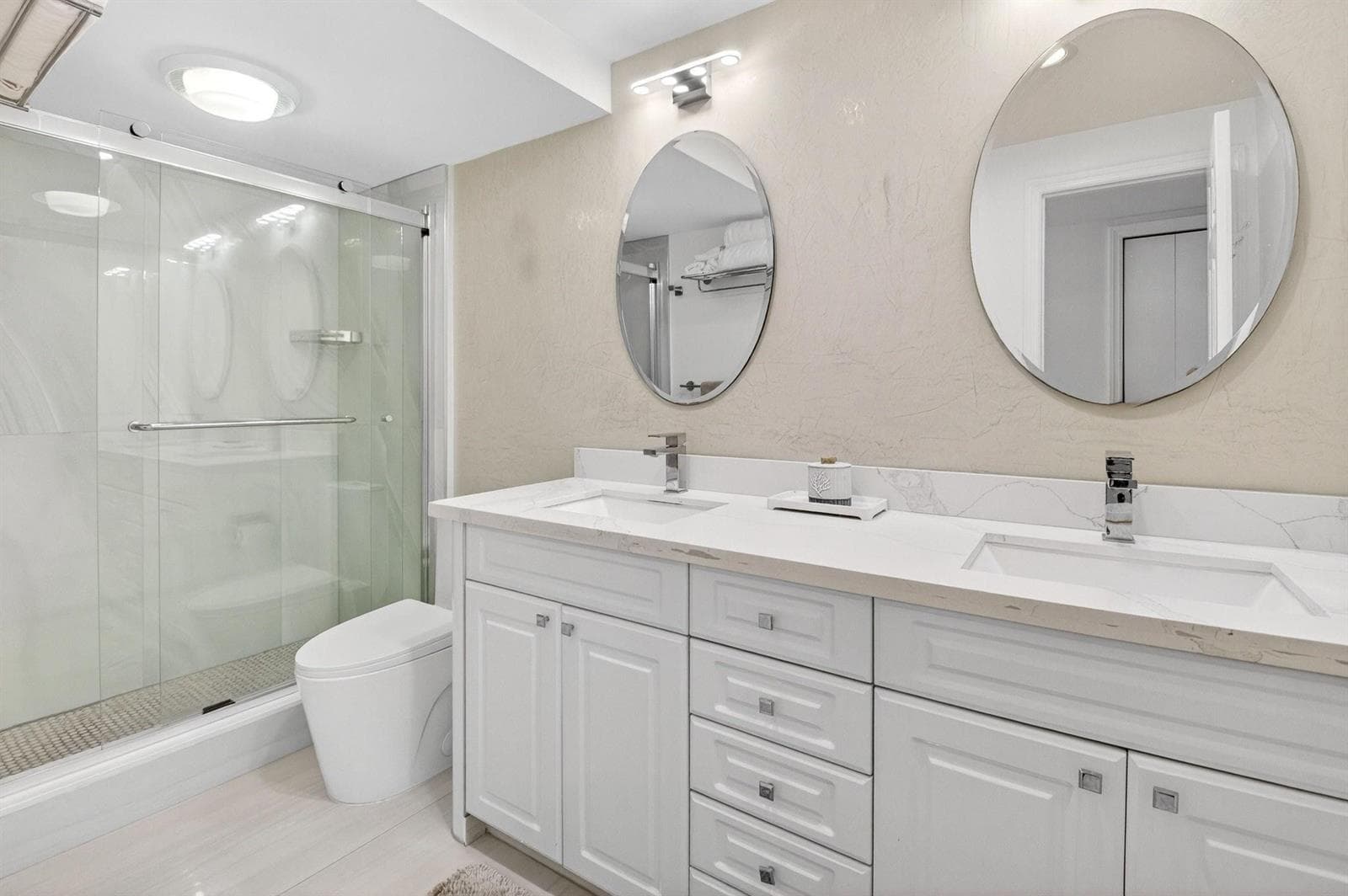 899 Jeffery Street 710 photo 14