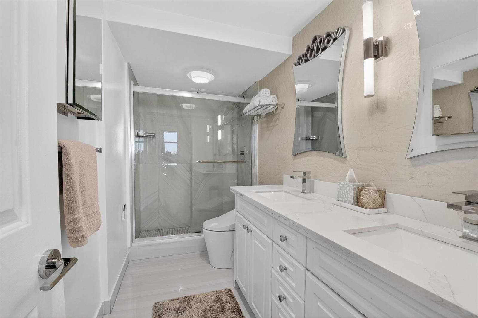 899 Jeffery Street 710 photo 18
