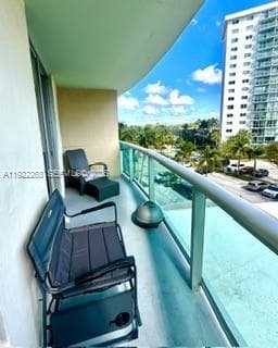 19390 Collins Ave 414 photo 2