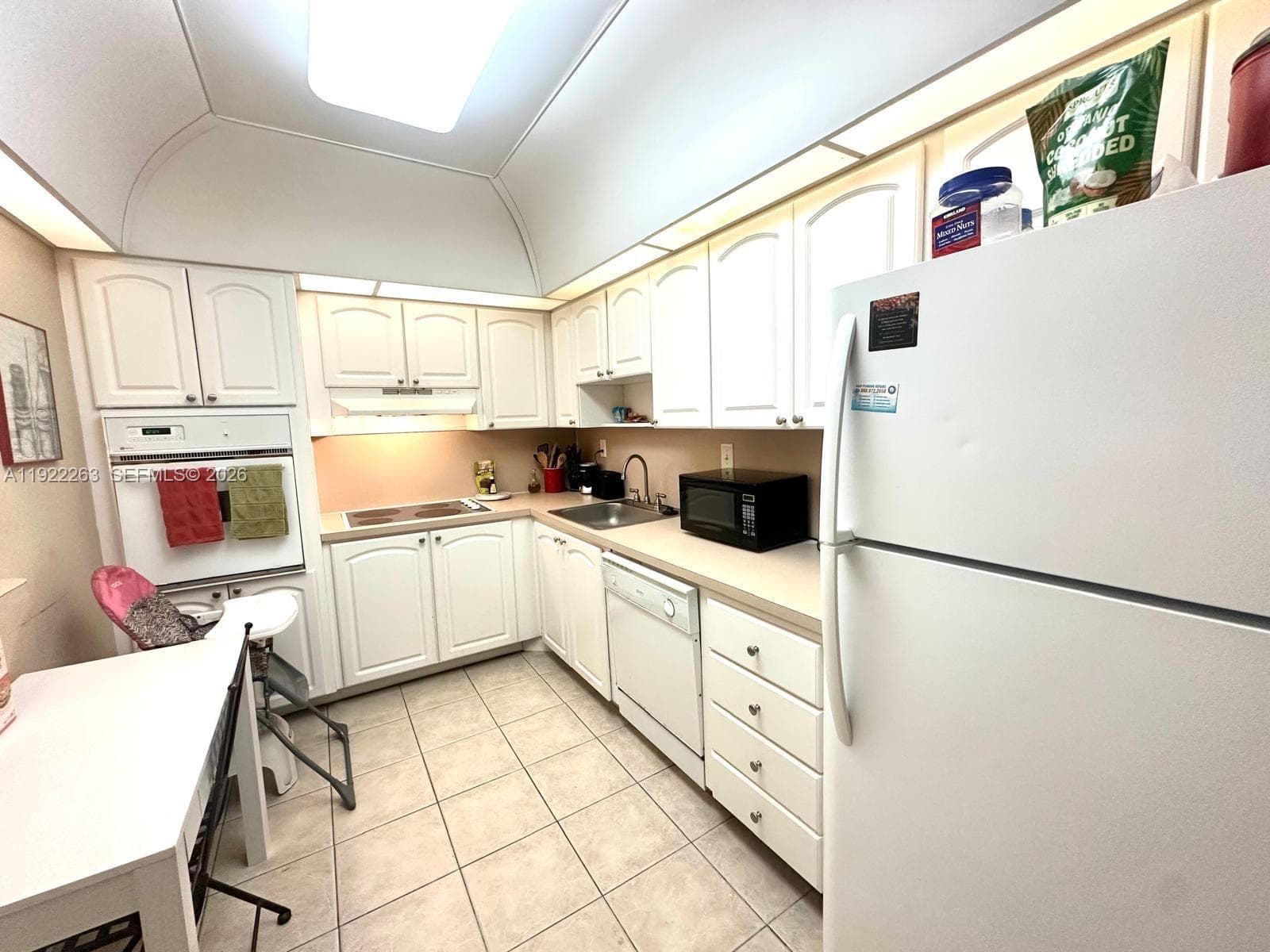 19390 Collins Ave 414 photo 6
