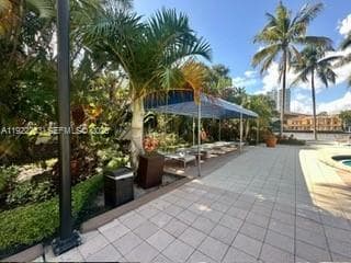 19390 Collins Ave 414 photo 17