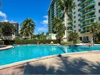19390 Collins Ave 414 photo 3