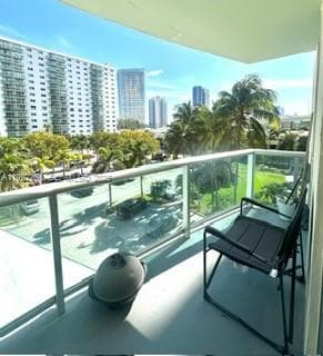 19390 Collins Ave 414 photo 5