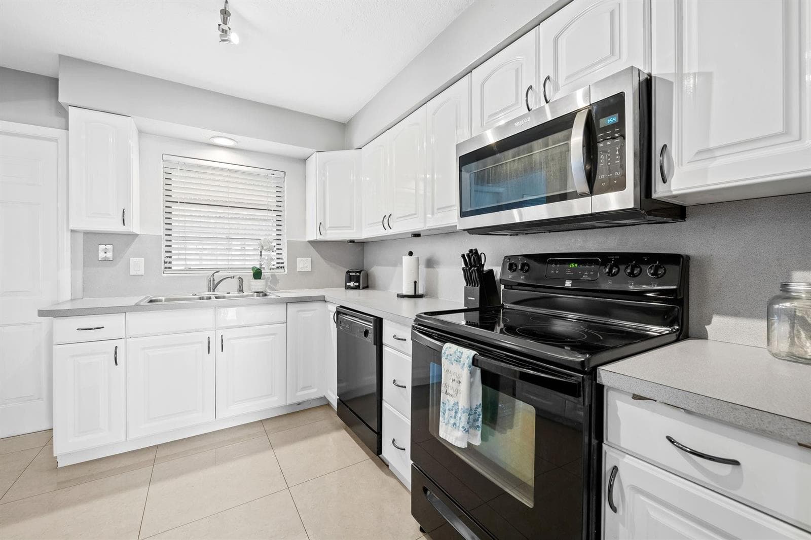 1601 NE 63rd Street photo 9
