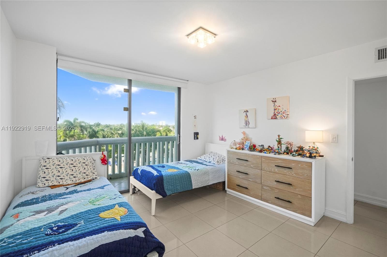 1000 Island Blvd 504 photo 23