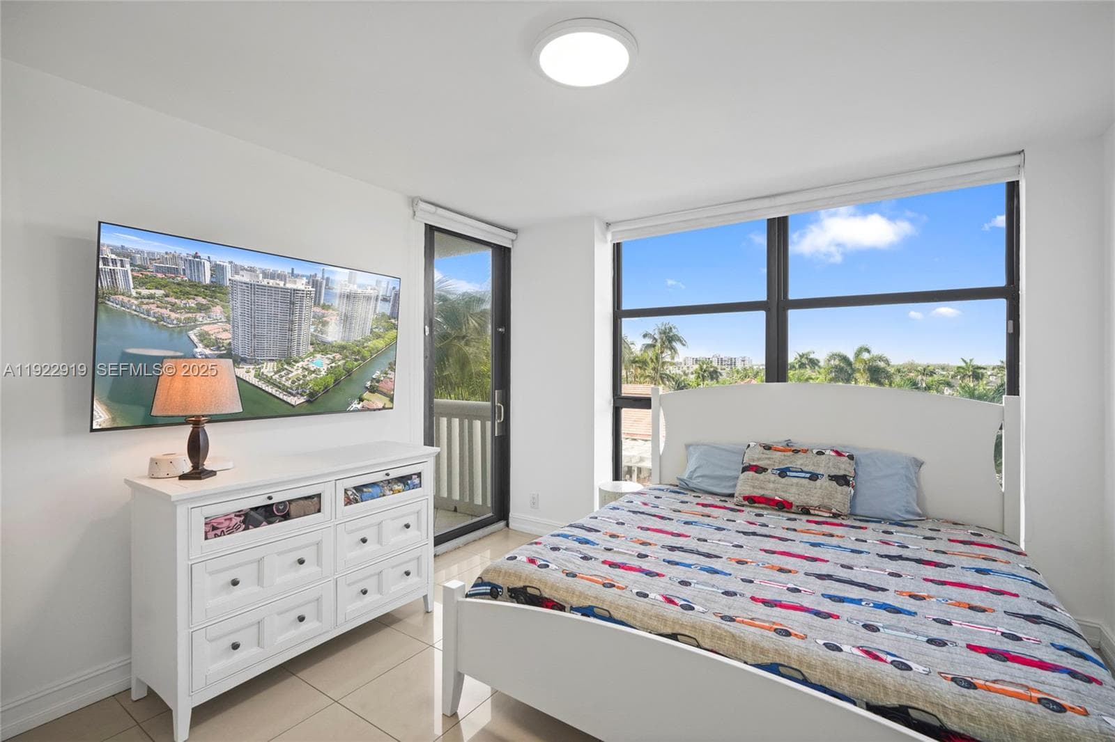 1000 Island Blvd 504 photo 20