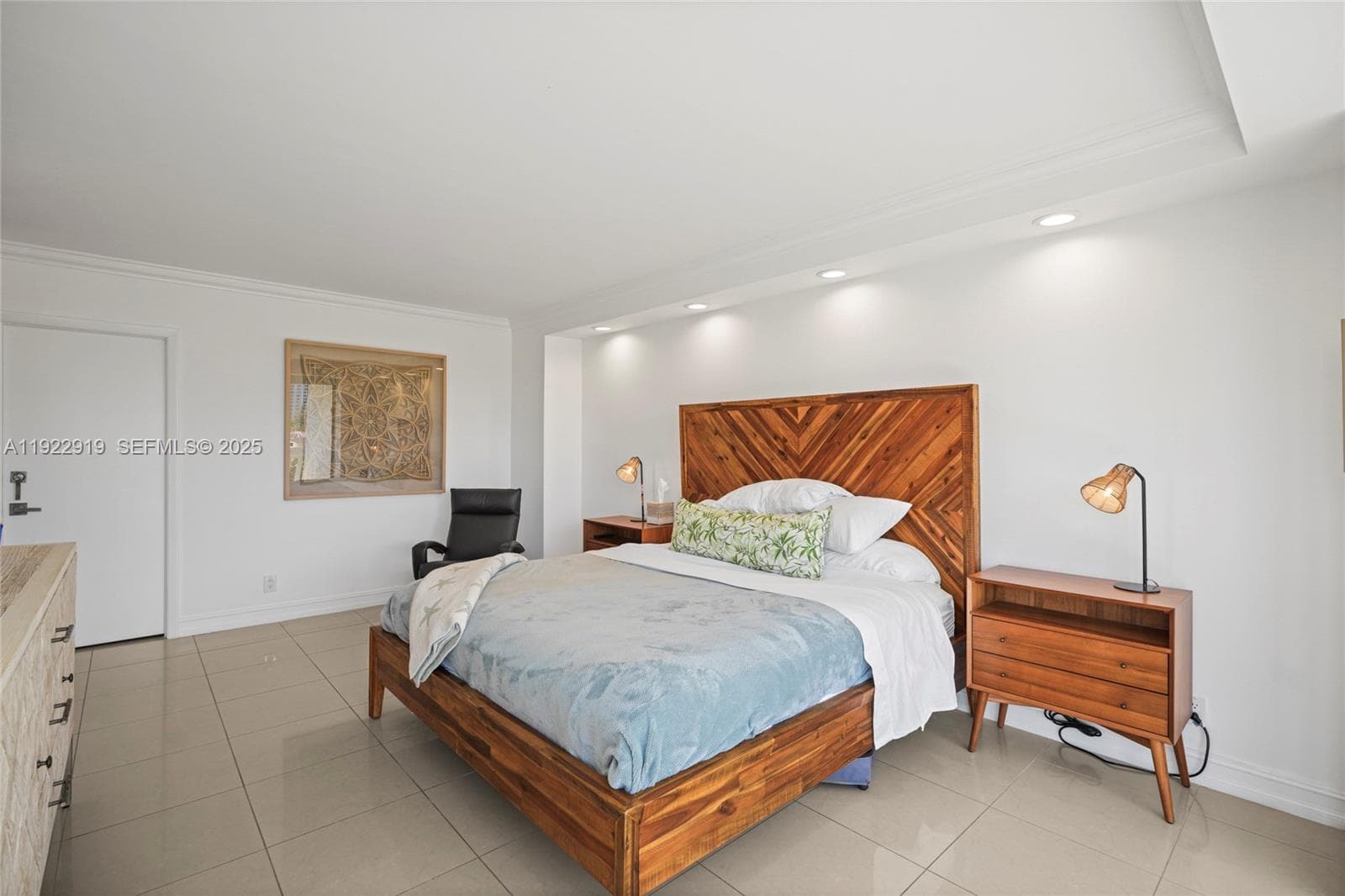 1000 Island Blvd 504 photo 10