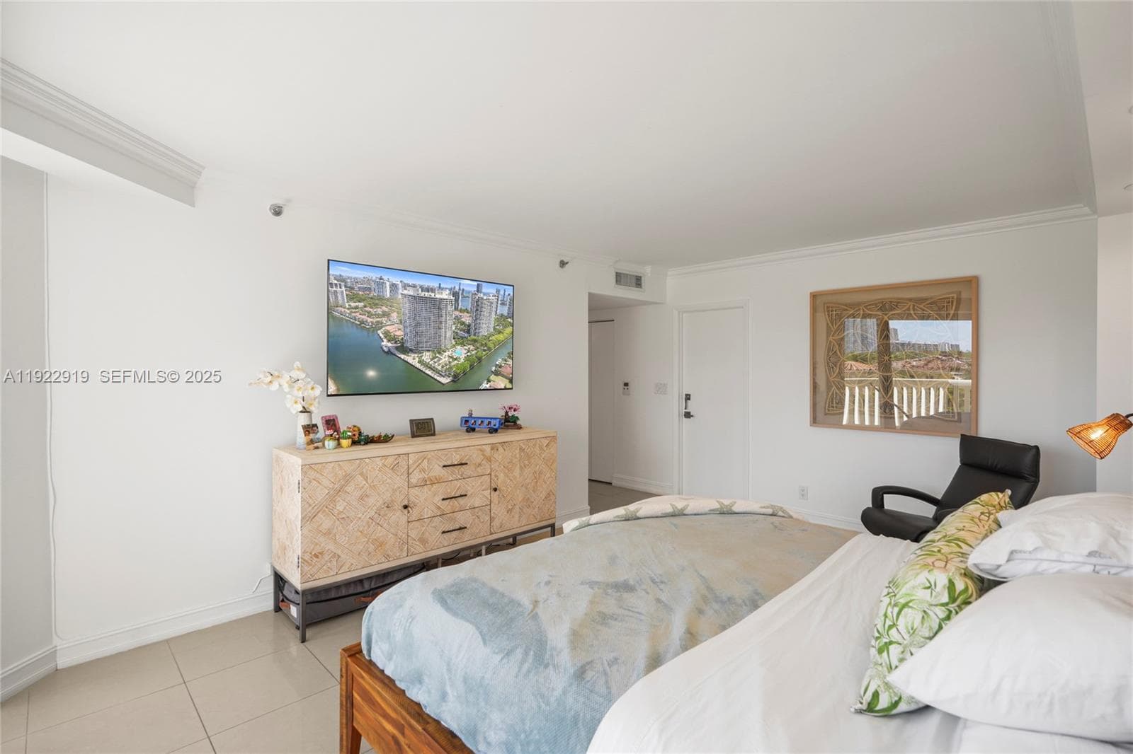 1000 Island Blvd 504 photo 11