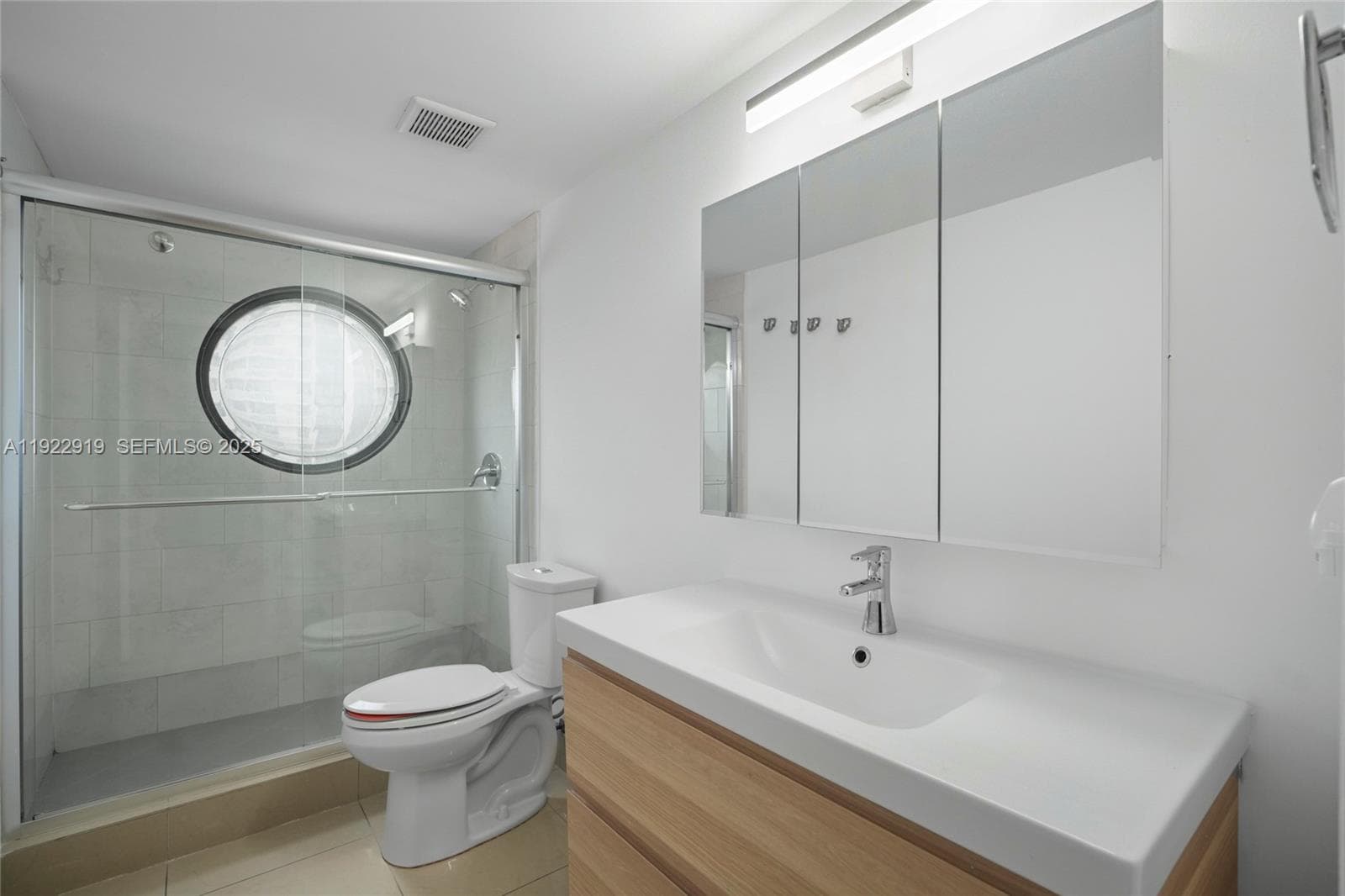 1000 Island Blvd 504 photo 25