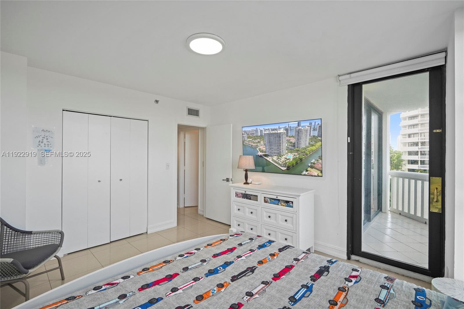 1000 Island Blvd 504 photo 21