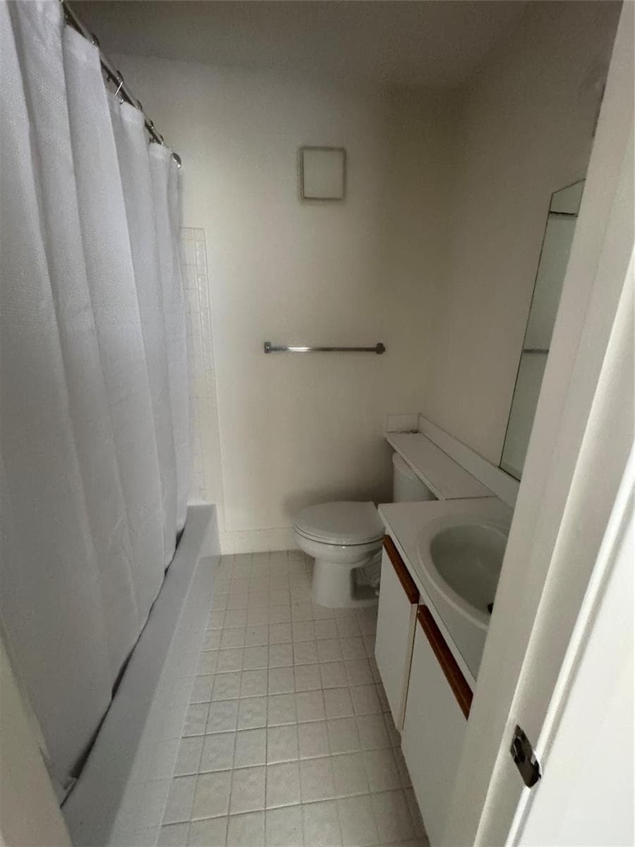 2845 NE 15th Street photo 8