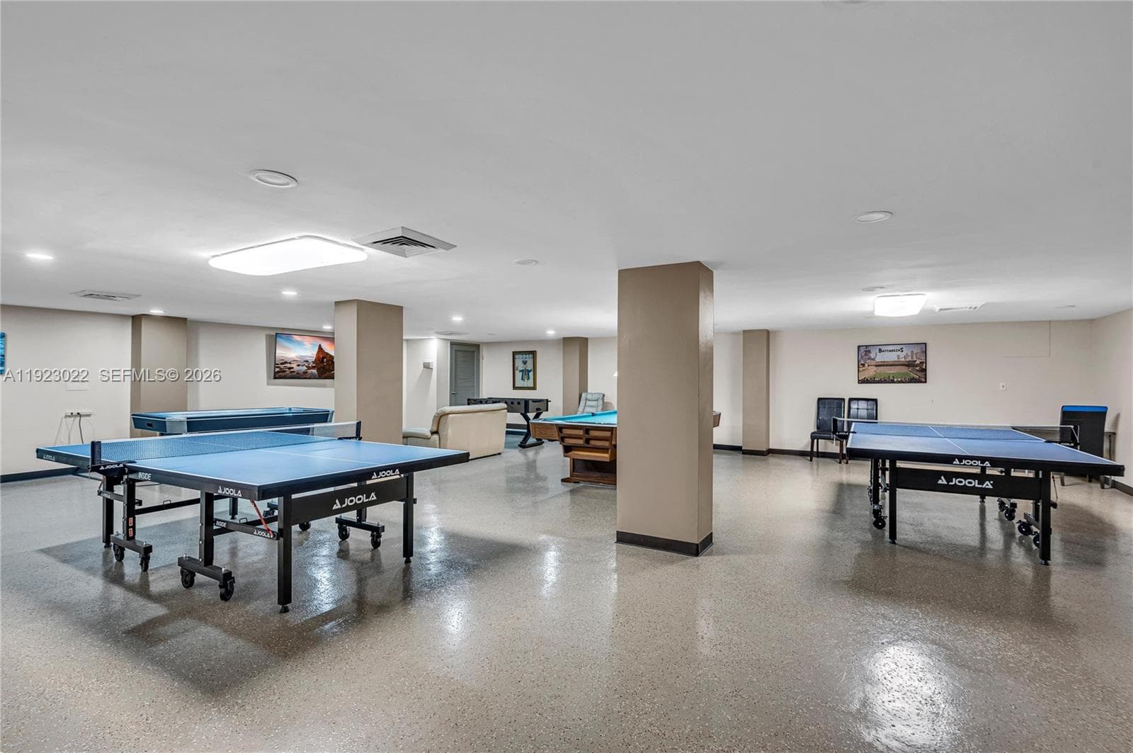 301 174th St 820 photo 14