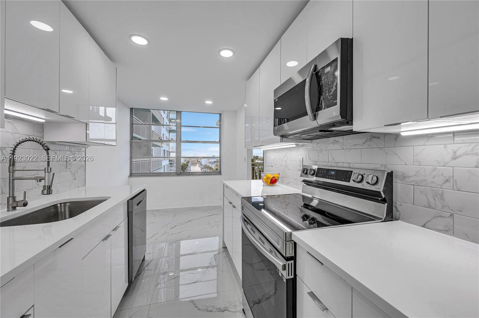301 174th St 820 photo 11