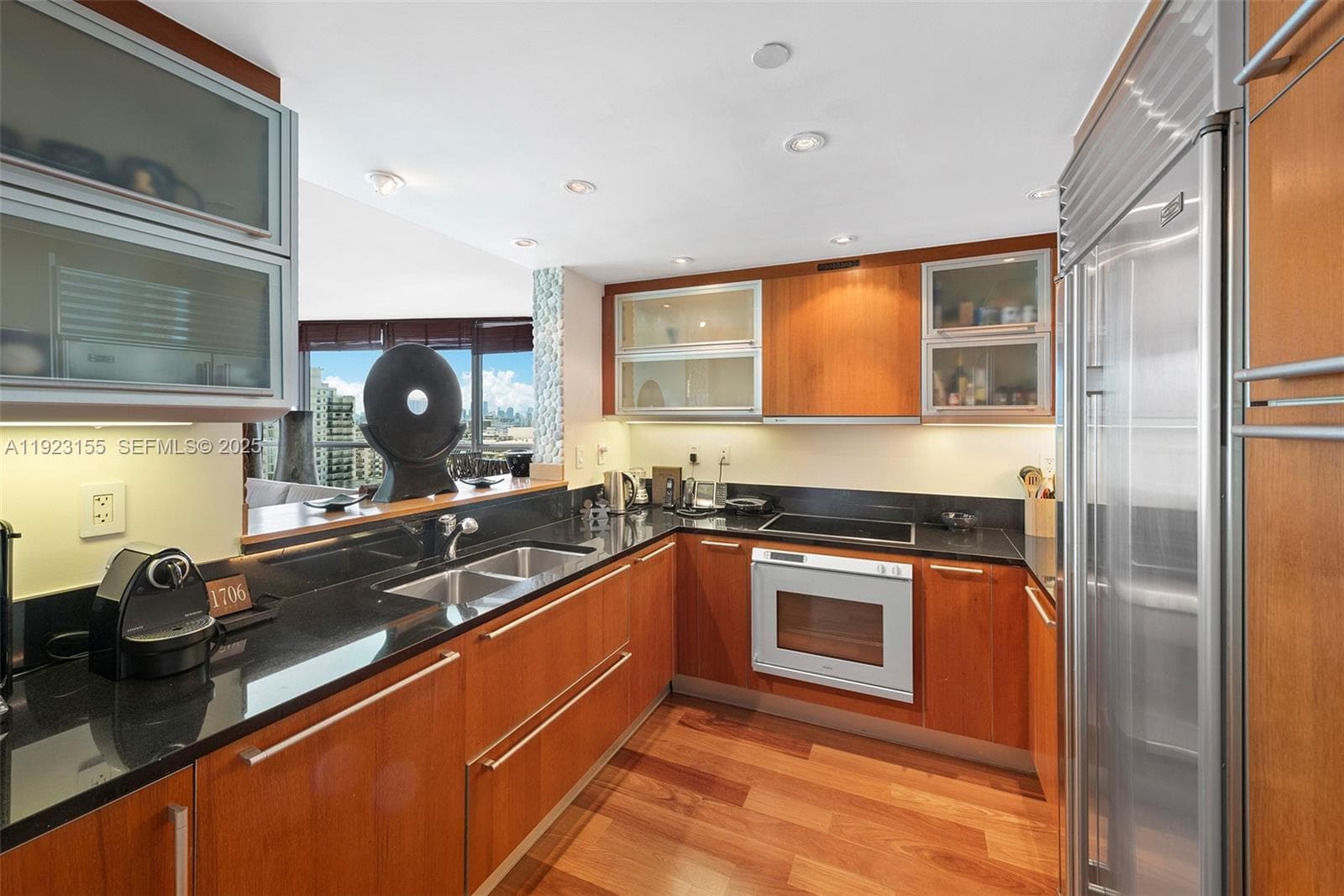 101 20th St 1706 photo 7