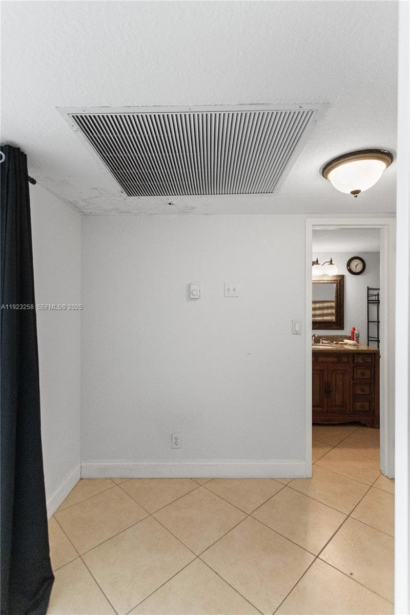 2030 Ocean Dr 1710 photo 23