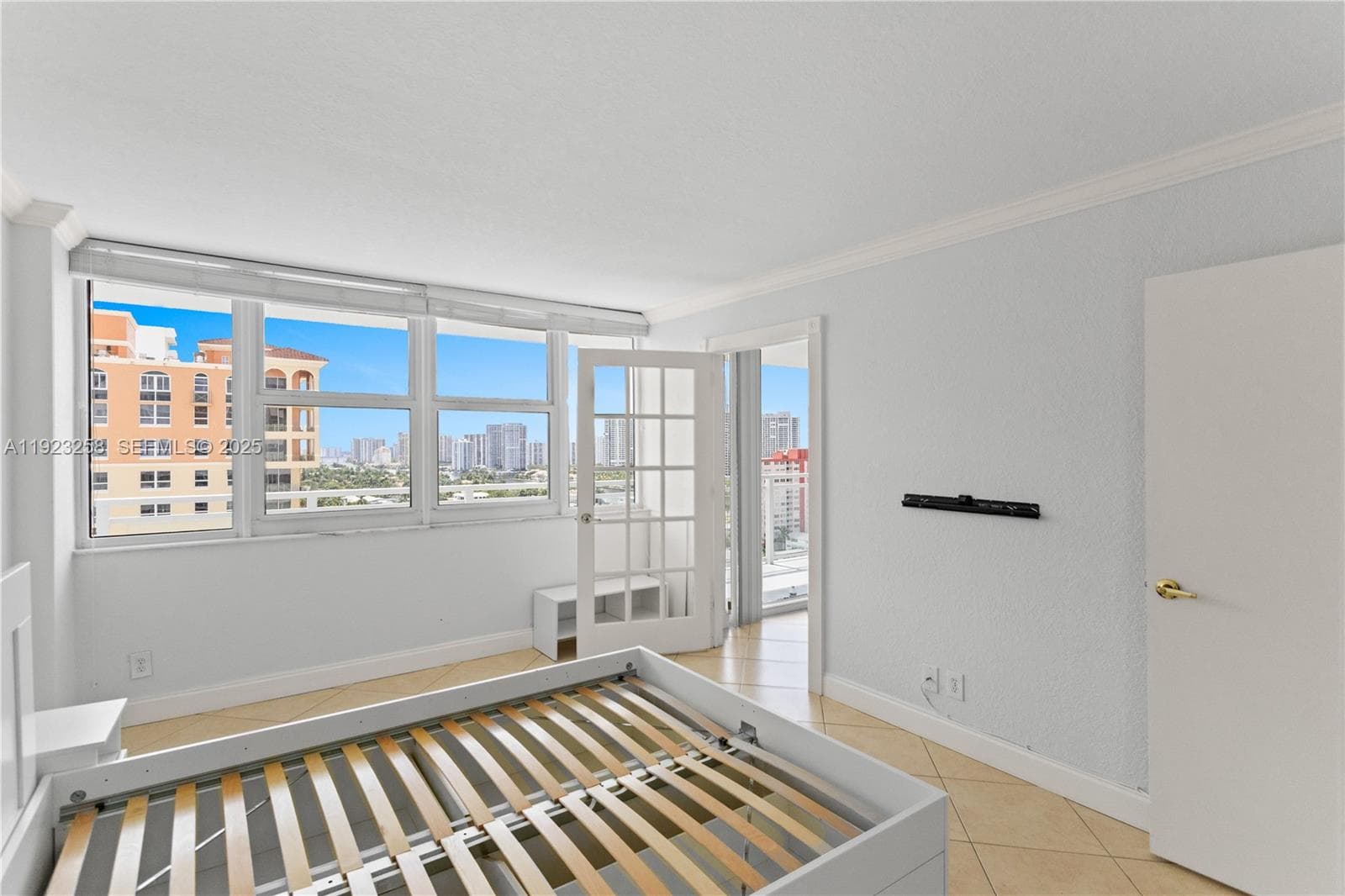 2030 Ocean Dr 1710 photo 22