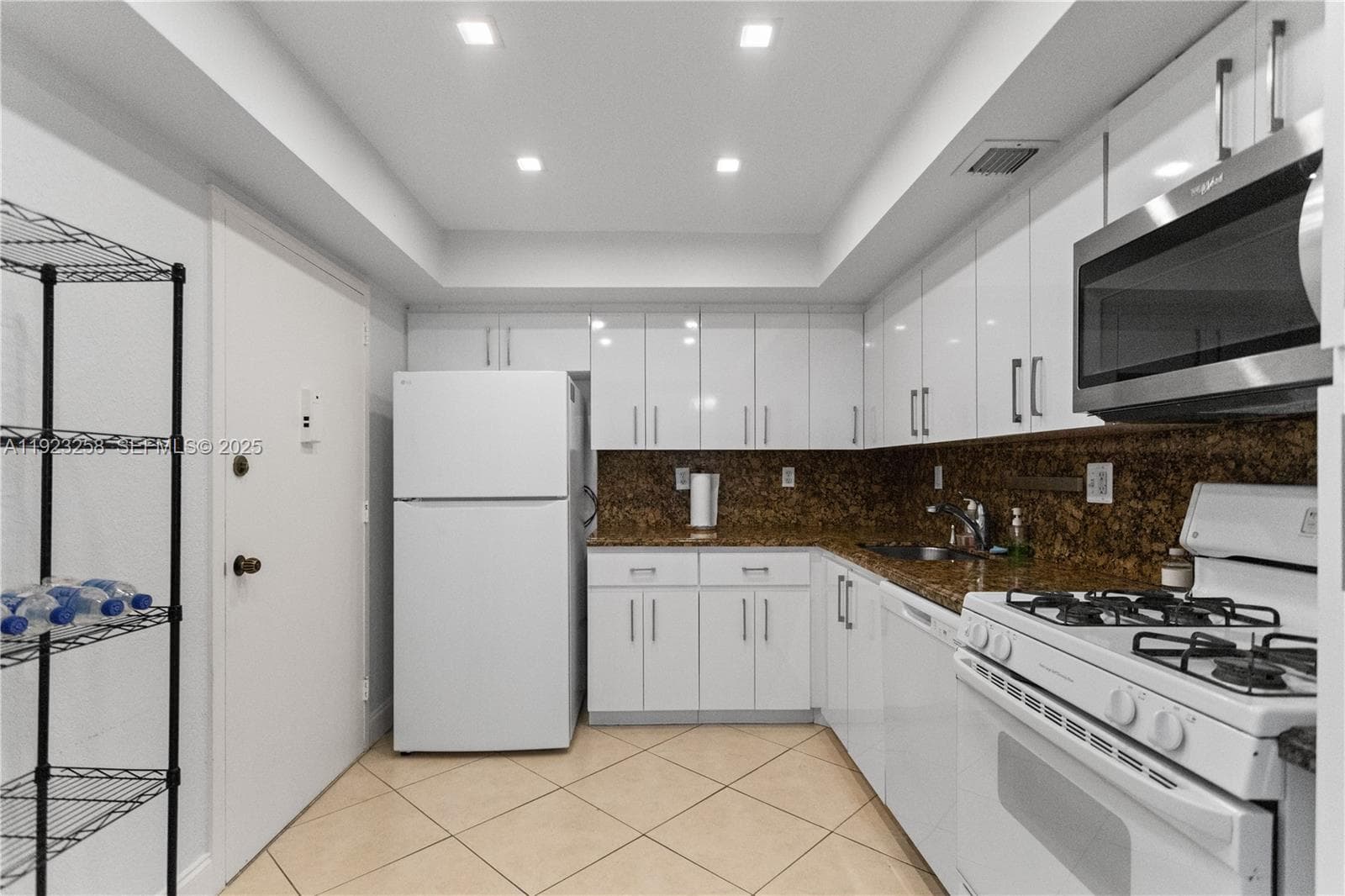 2030 Ocean Dr 1710 photo 5