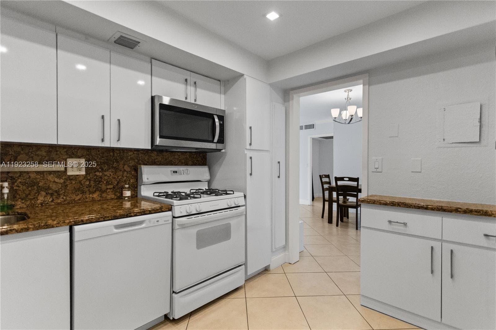 2030 Ocean Dr 1710 photo 4