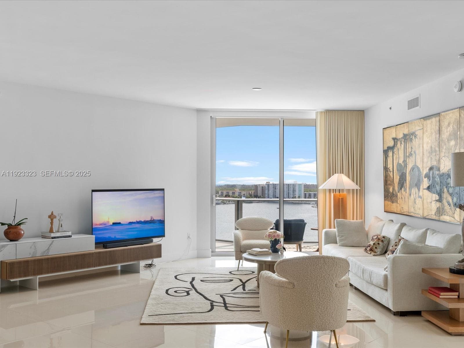 17111 Biscayne Blvd 1104 photo 1