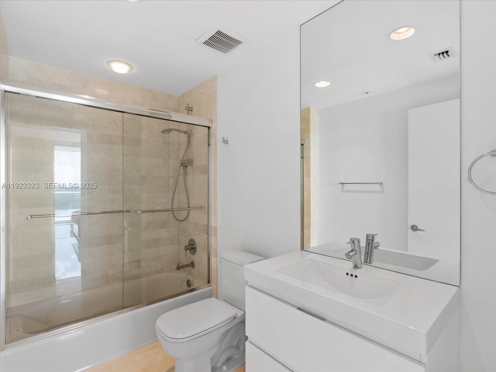 17111 Biscayne Blvd 1104 photo 20