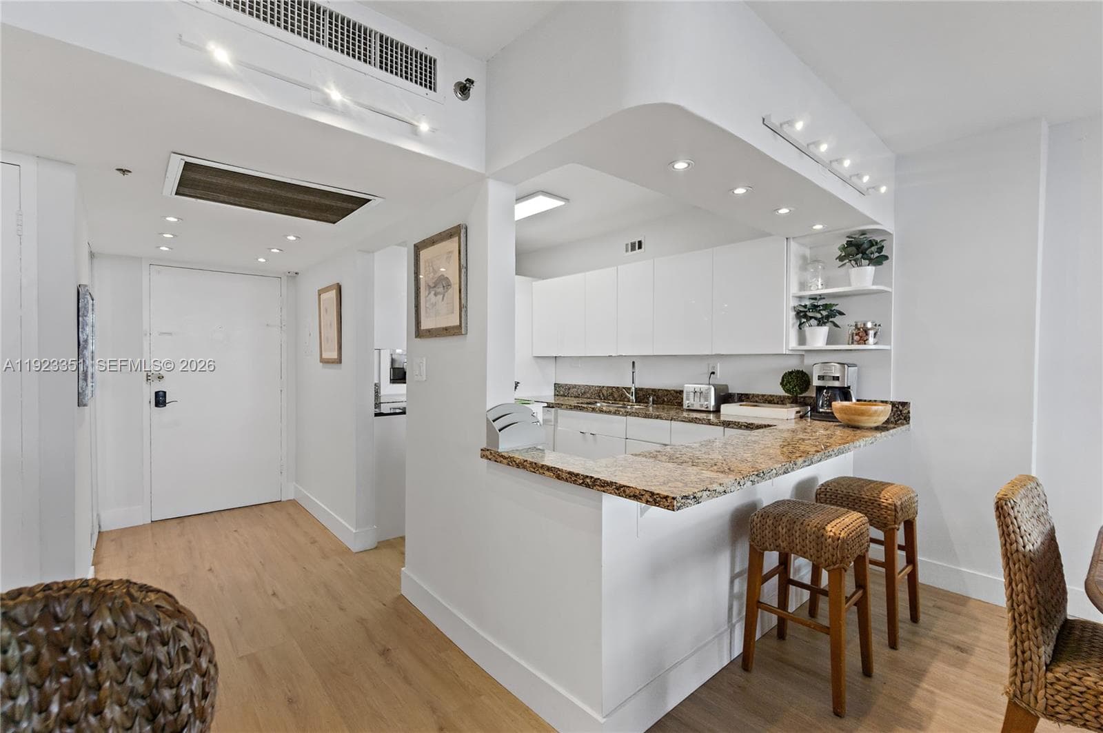 100 Lincoln Rd 410 photo 7